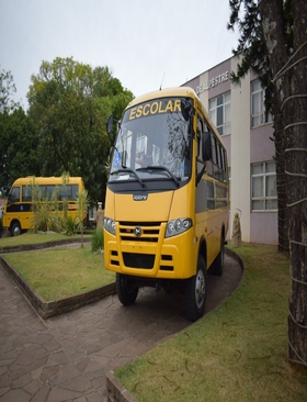 Município faz aquisição de dois novos ônibus escolares