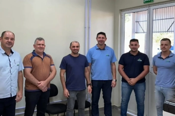 Prefeito de Alpestre visita armazém da Cooper A1 