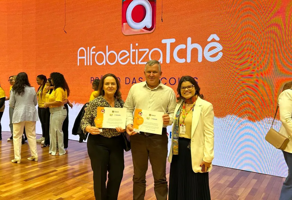 Alpestre recebe premiação do programa Alfabetiza Tchê