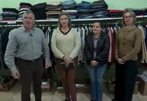Alpestre de Braços Abertos para Aquecer Sua Família