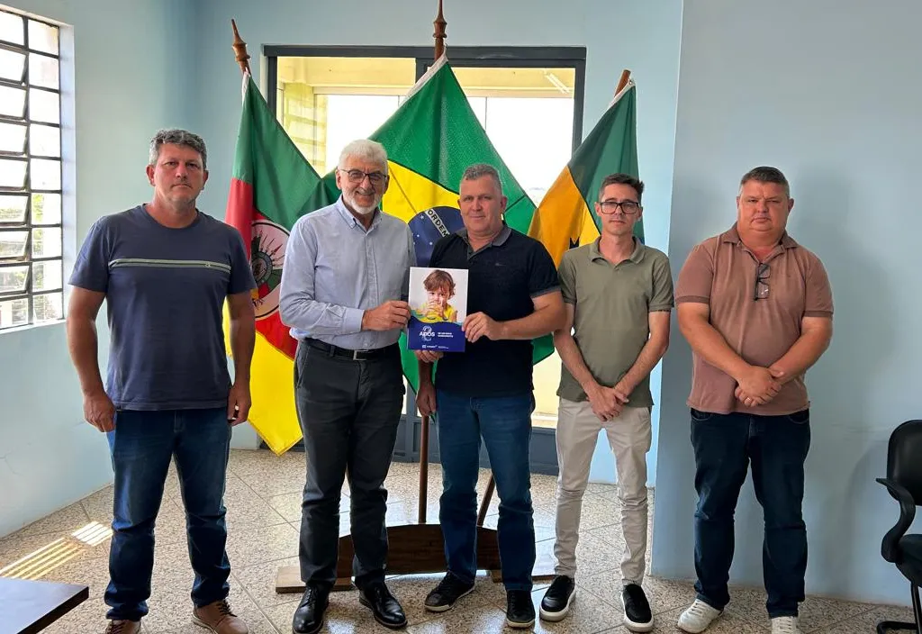 Prefeito reúne-se com representantes da Corsan