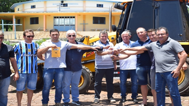 Patrulha Agrícola de Sertãozinho recebe retroescavadeira