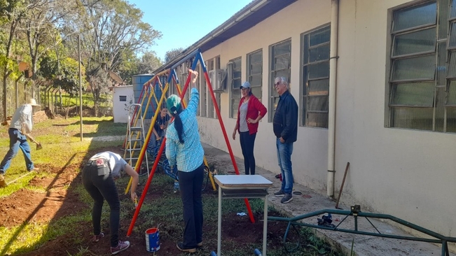 Mutirão é realizado na Escola Municipal de Ensino Fundamental Tiradentes 